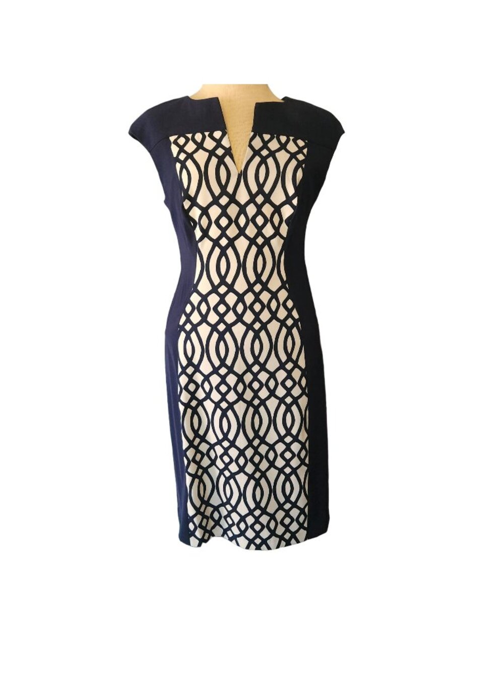 Geometric Print Navy & Cream Sleeveless Sheath Dress With V-Neckline Size 6